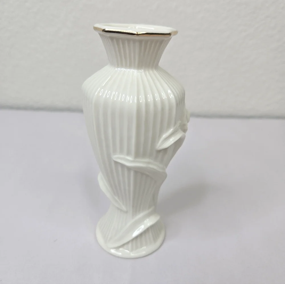 Lenox Iris Vintage Bud Vase Ivory Porcelain With 24K Gold Trim 3D Affect